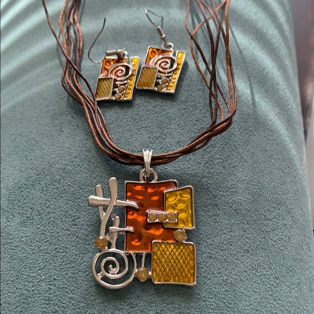 Beautiful necklace and earrings set